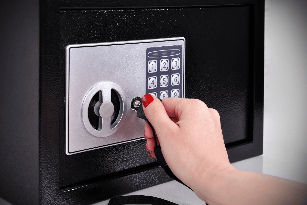 hotel room safe box for securing valuables in Dubai hotel